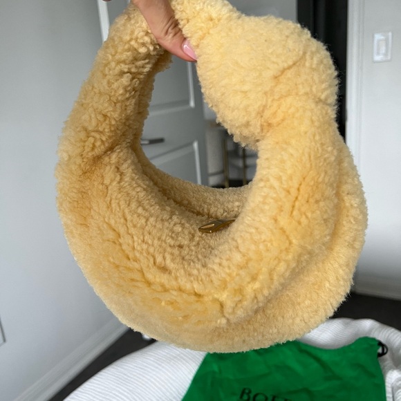 Bottega Veneta Mini Jodie Shearling Teddy Yellow - Picture 7 of 11
